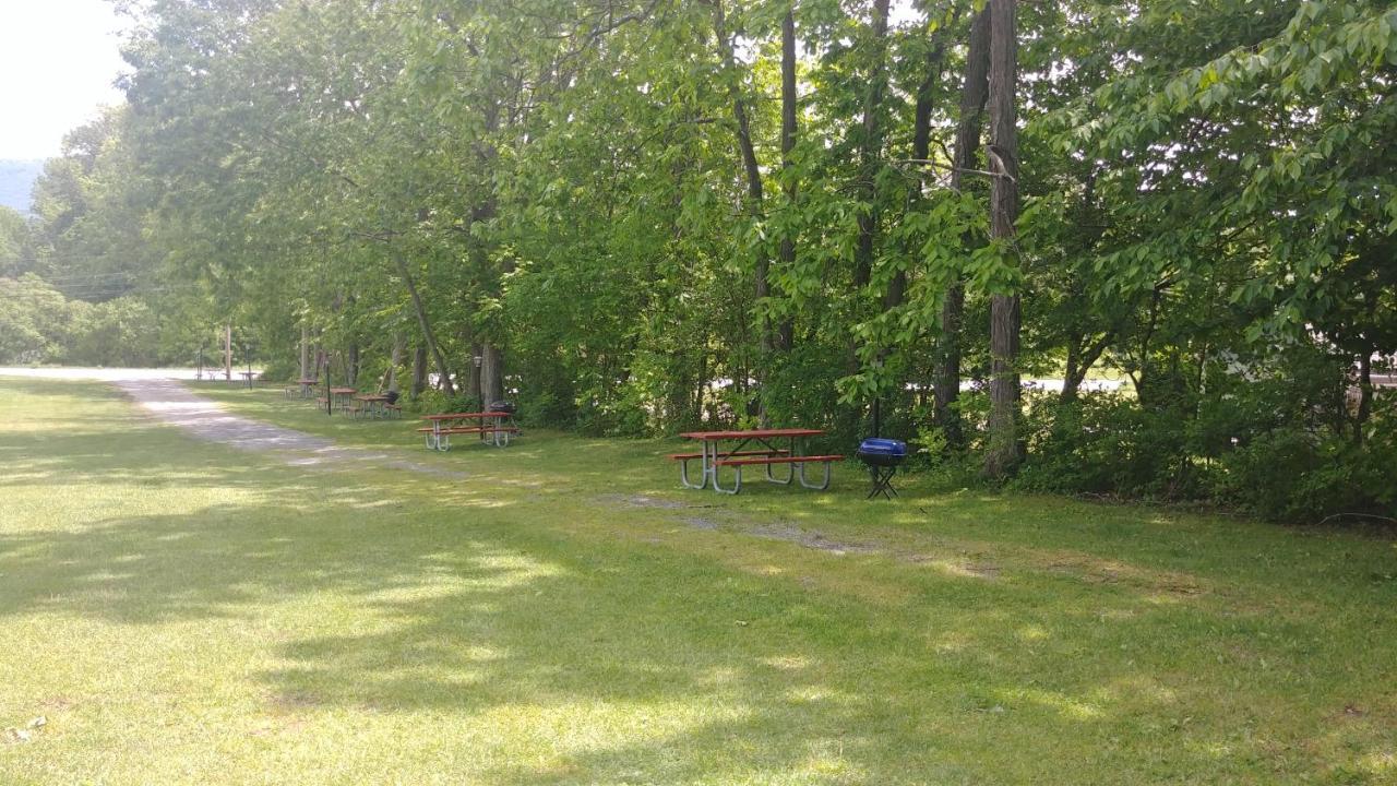 Serenity Motel Shaftsbury Экстерьер фото