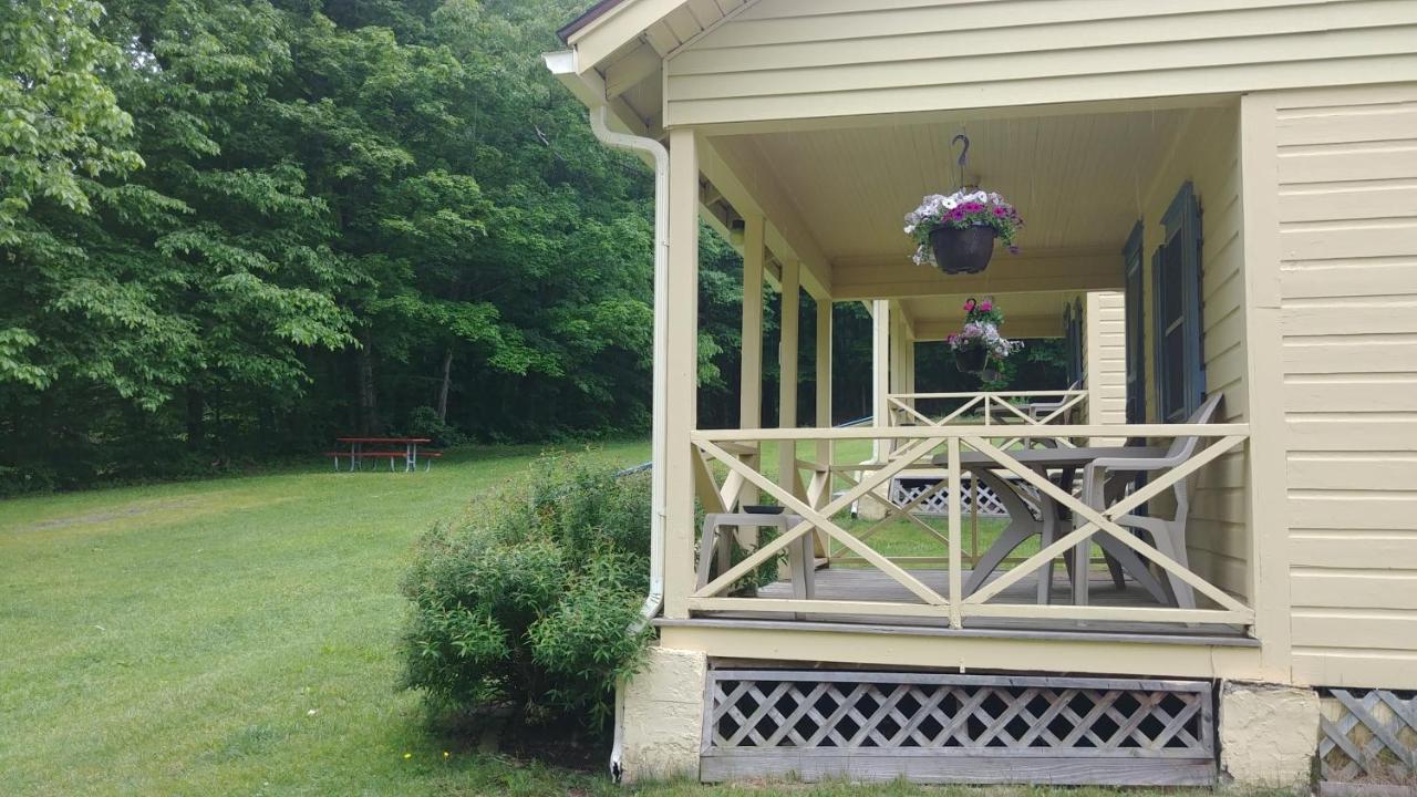 Serenity Motel Shaftsbury Экстерьер фото