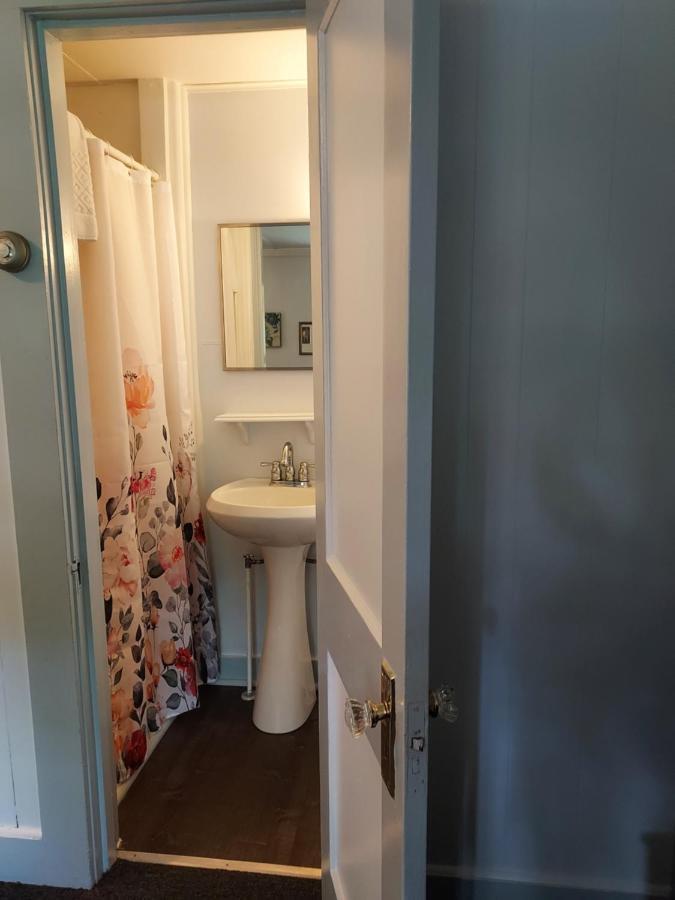 Serenity Motel Shaftsbury Экстерьер фото