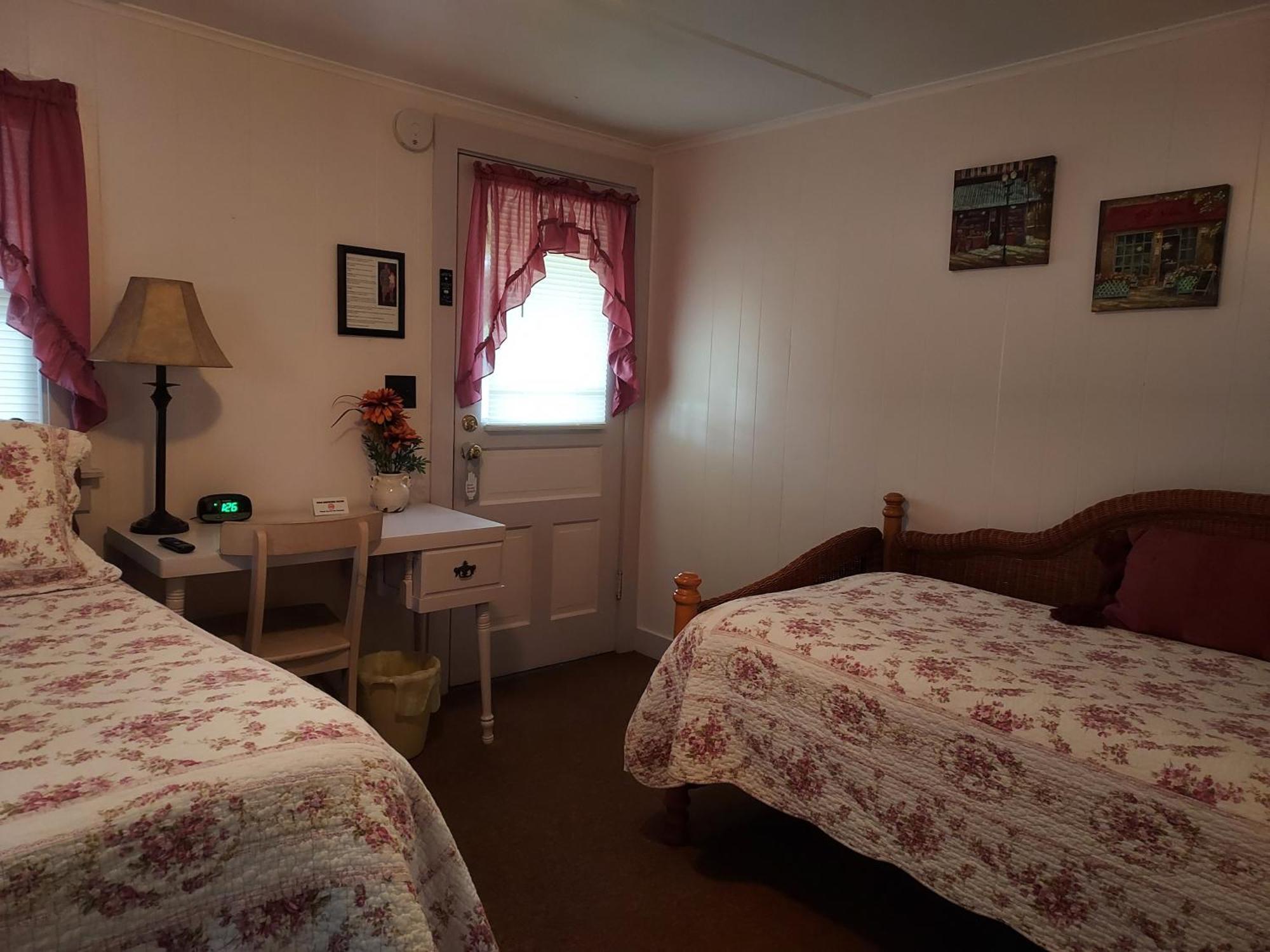 Serenity Motel Shaftsbury Экстерьер фото