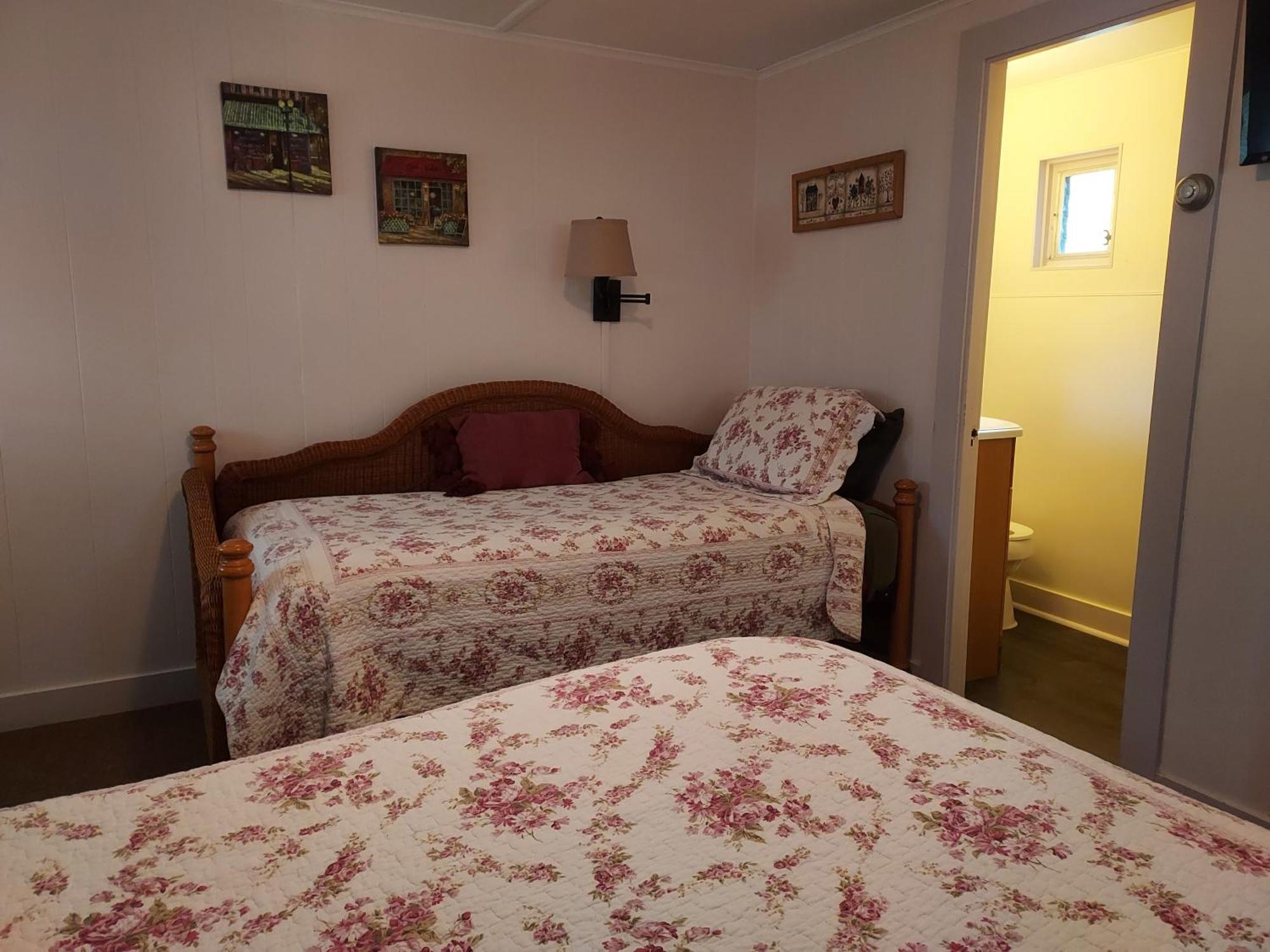 Serenity Motel Shaftsbury Экстерьер фото