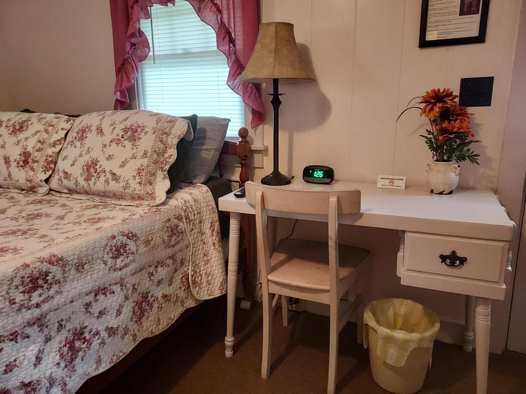 Serenity Motel Shaftsbury Экстерьер фото