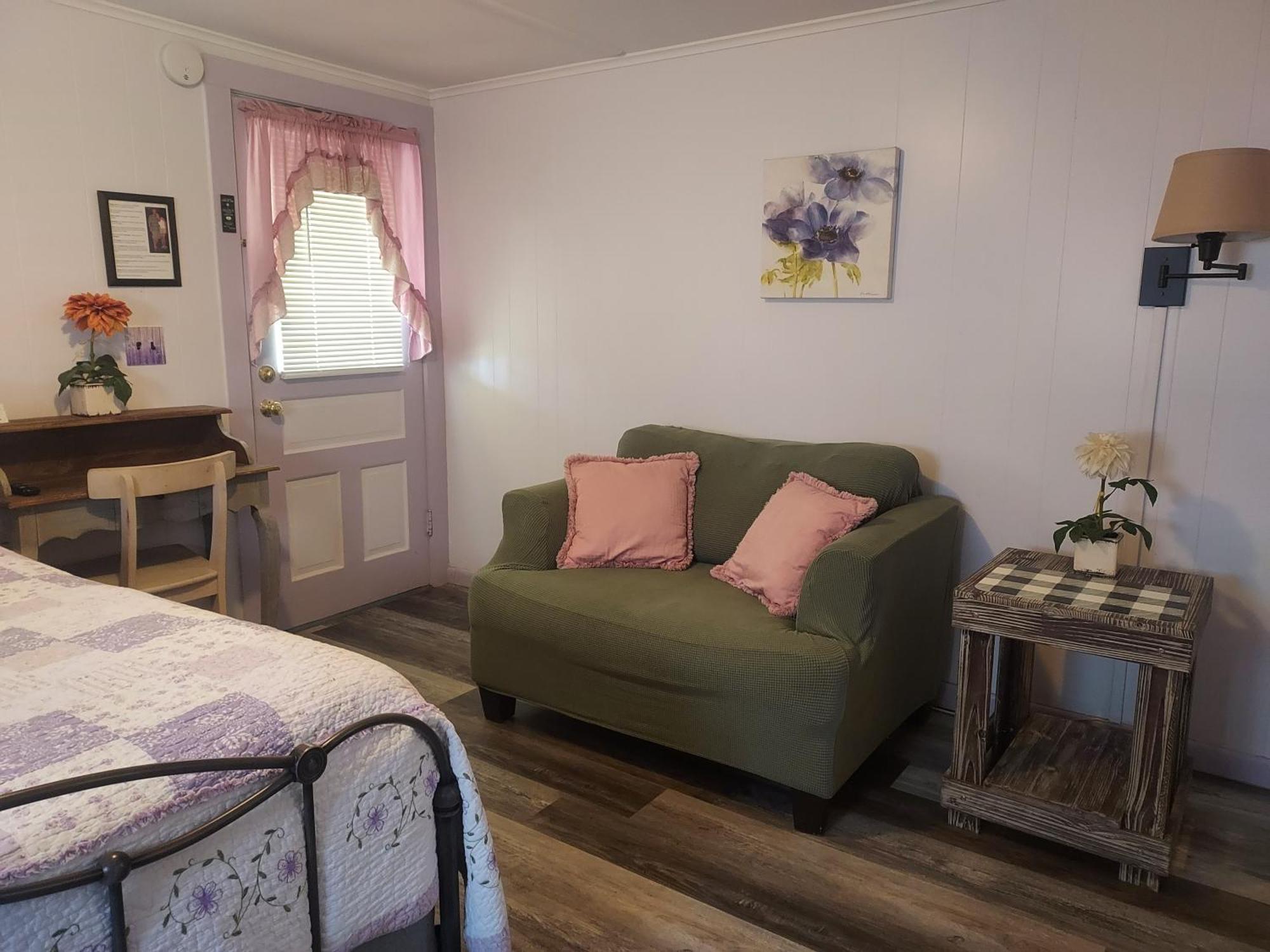 Serenity Motel Shaftsbury Экстерьер фото