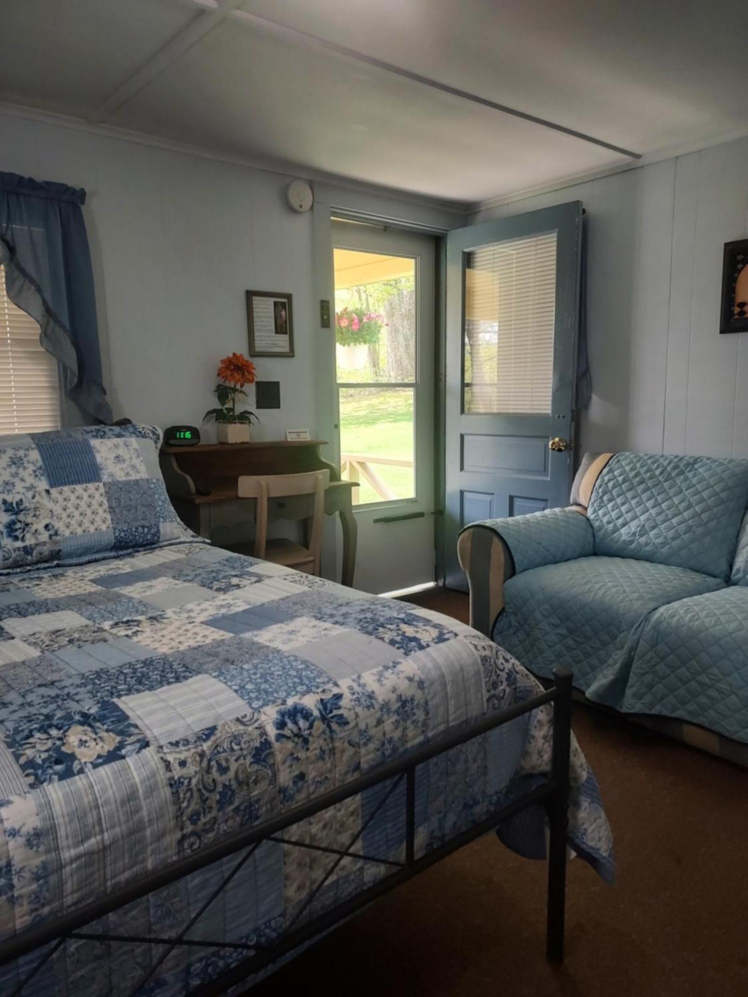 Serenity Motel Shaftsbury Экстерьер фото