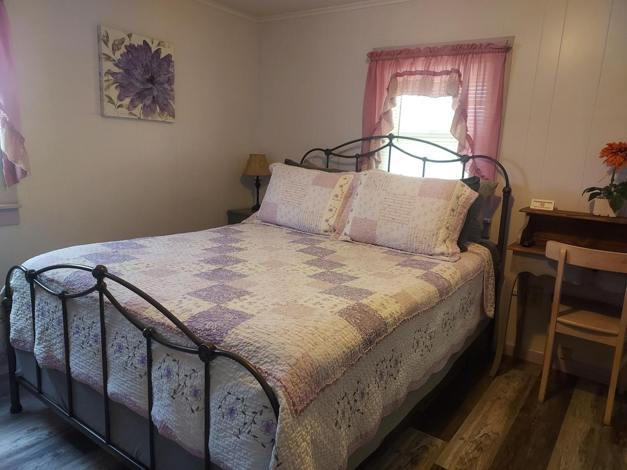 Serenity Motel Shaftsbury Экстерьер фото