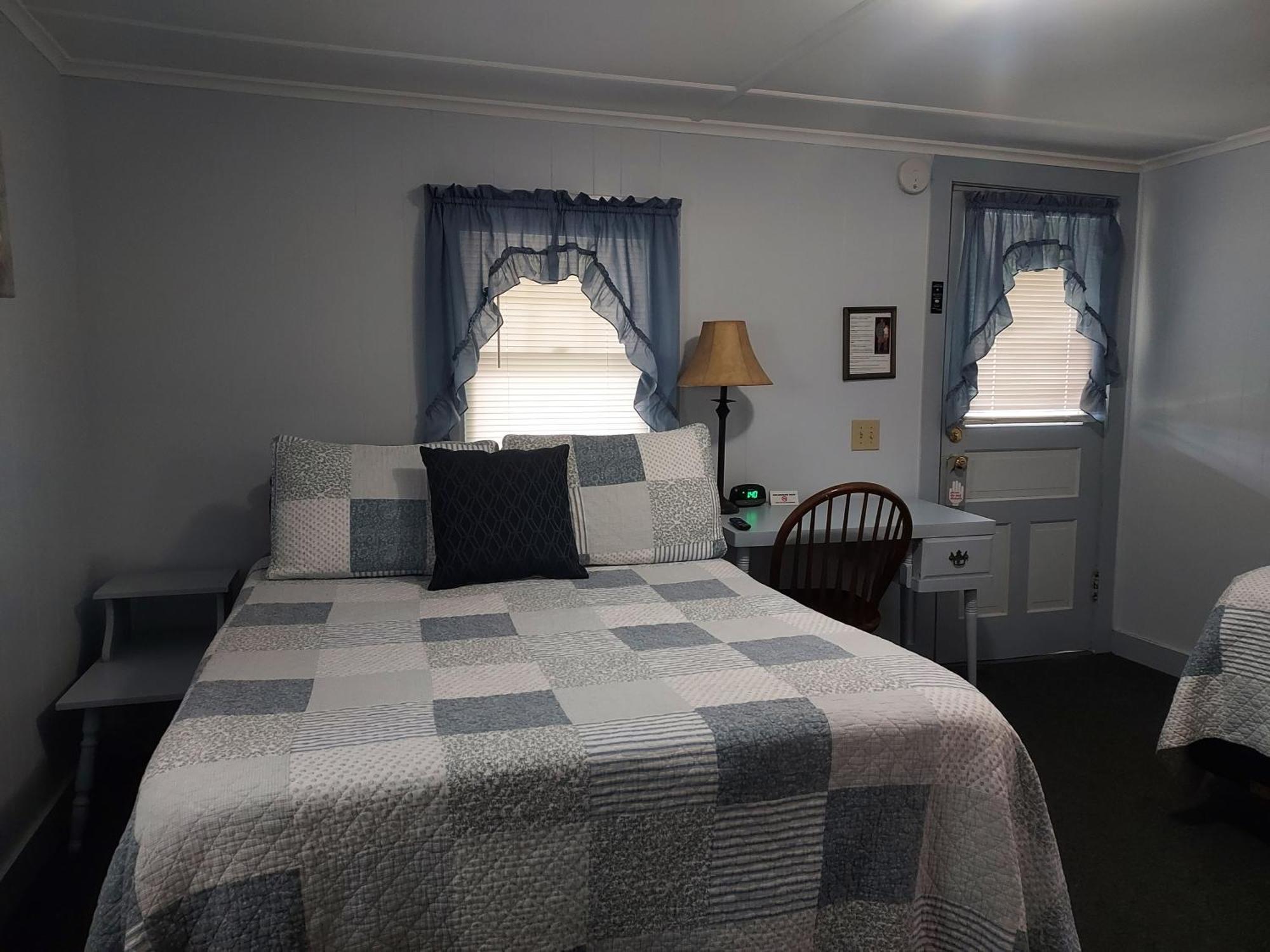 Serenity Motel Shaftsbury Экстерьер фото