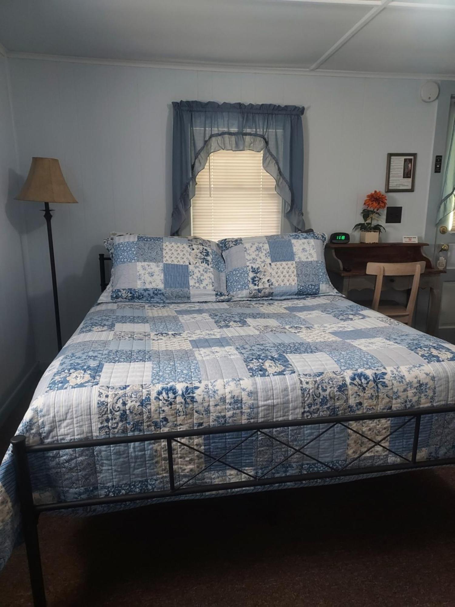 Serenity Motel Shaftsbury Экстерьер фото