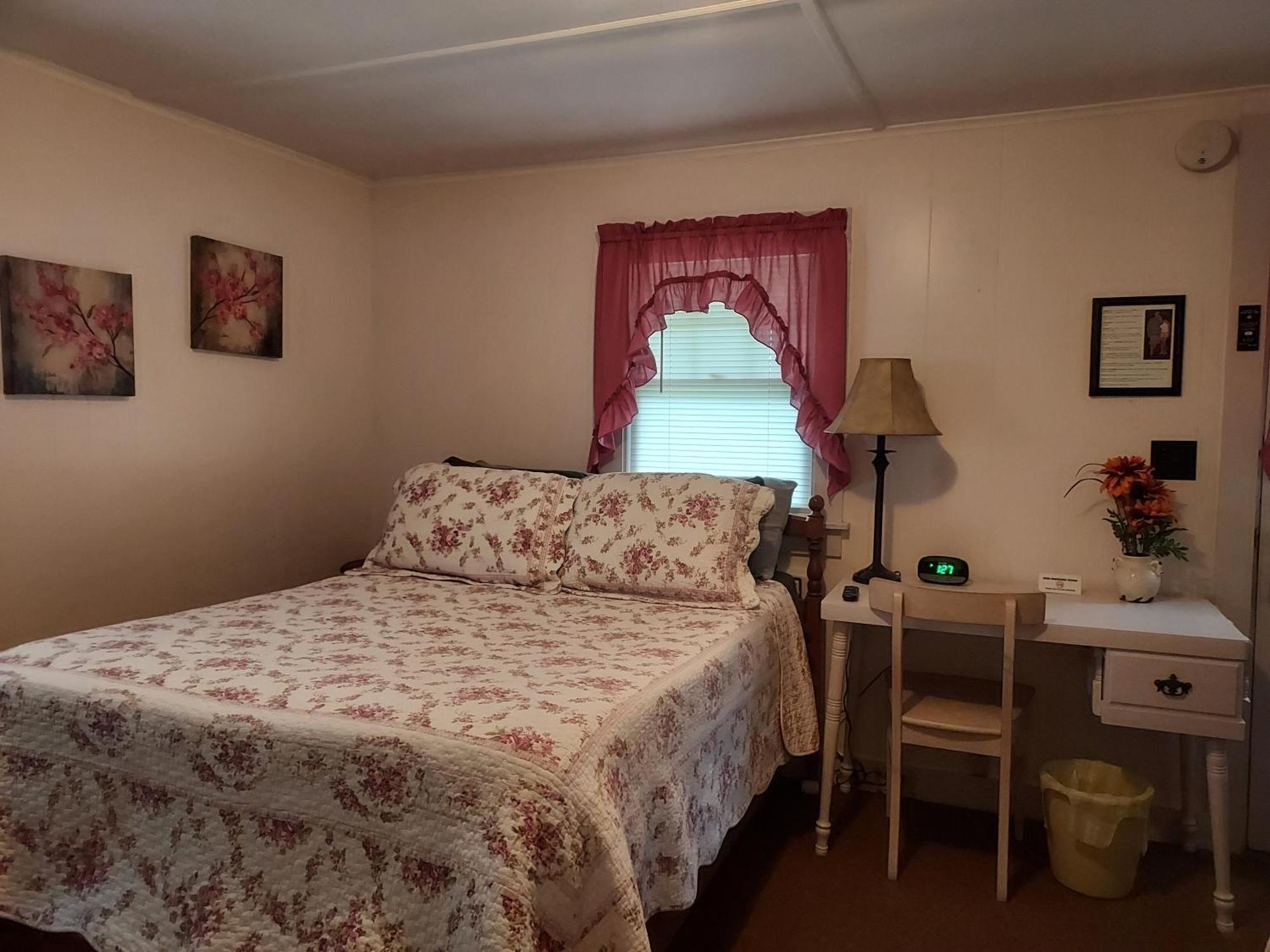 Serenity Motel Shaftsbury Экстерьер фото