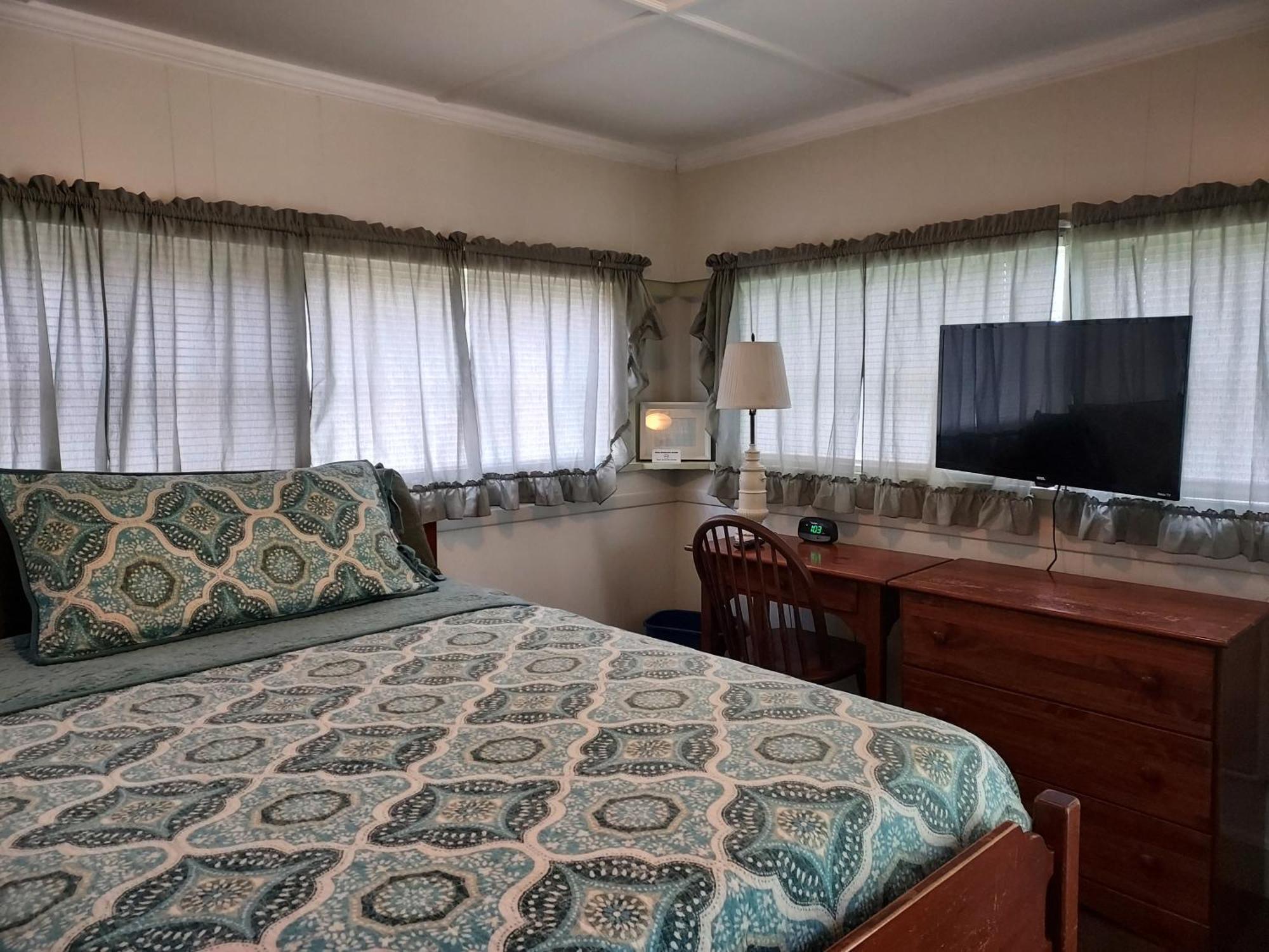 Serenity Motel Shaftsbury Экстерьер фото