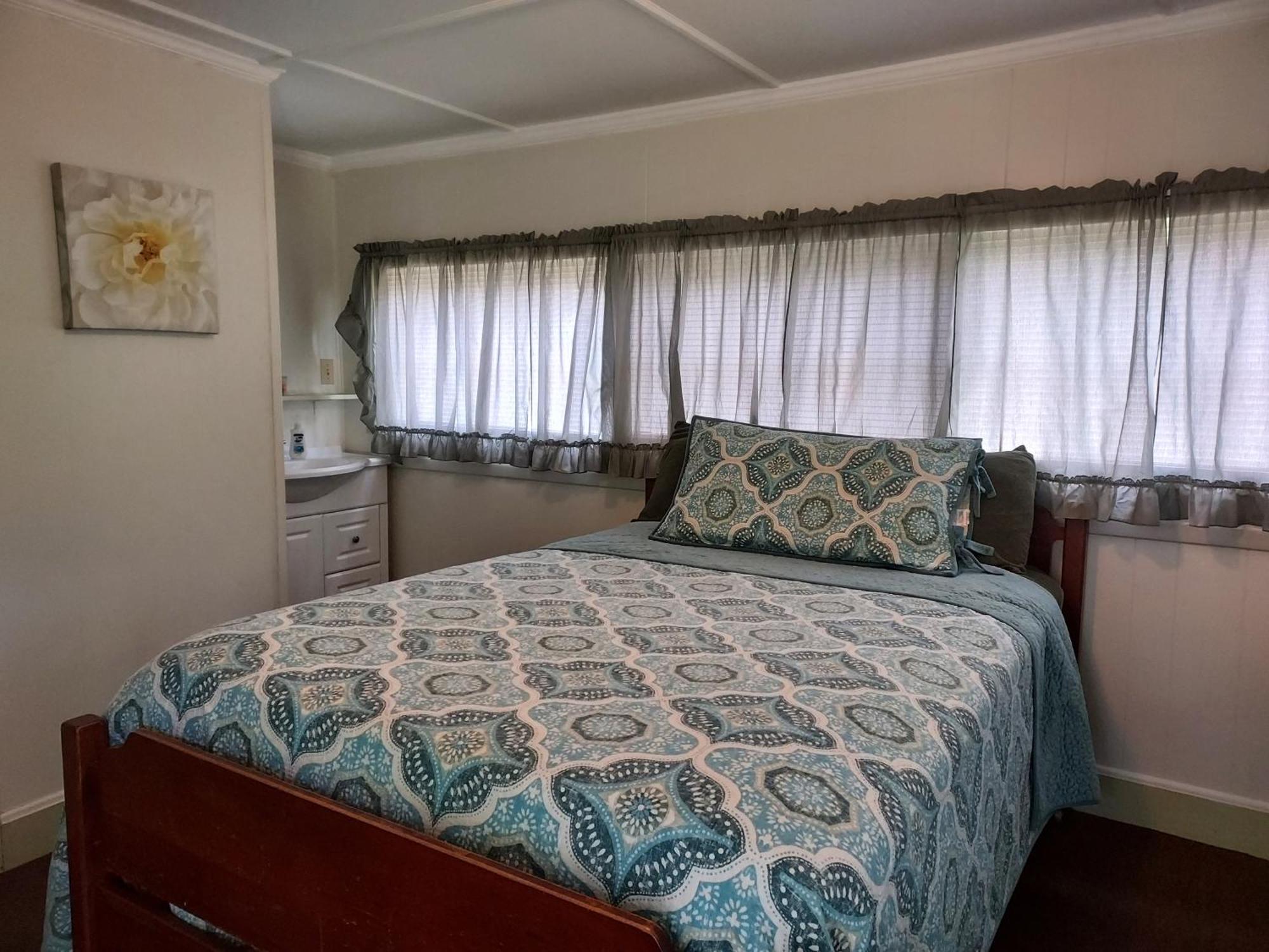 Serenity Motel Shaftsbury Экстерьер фото